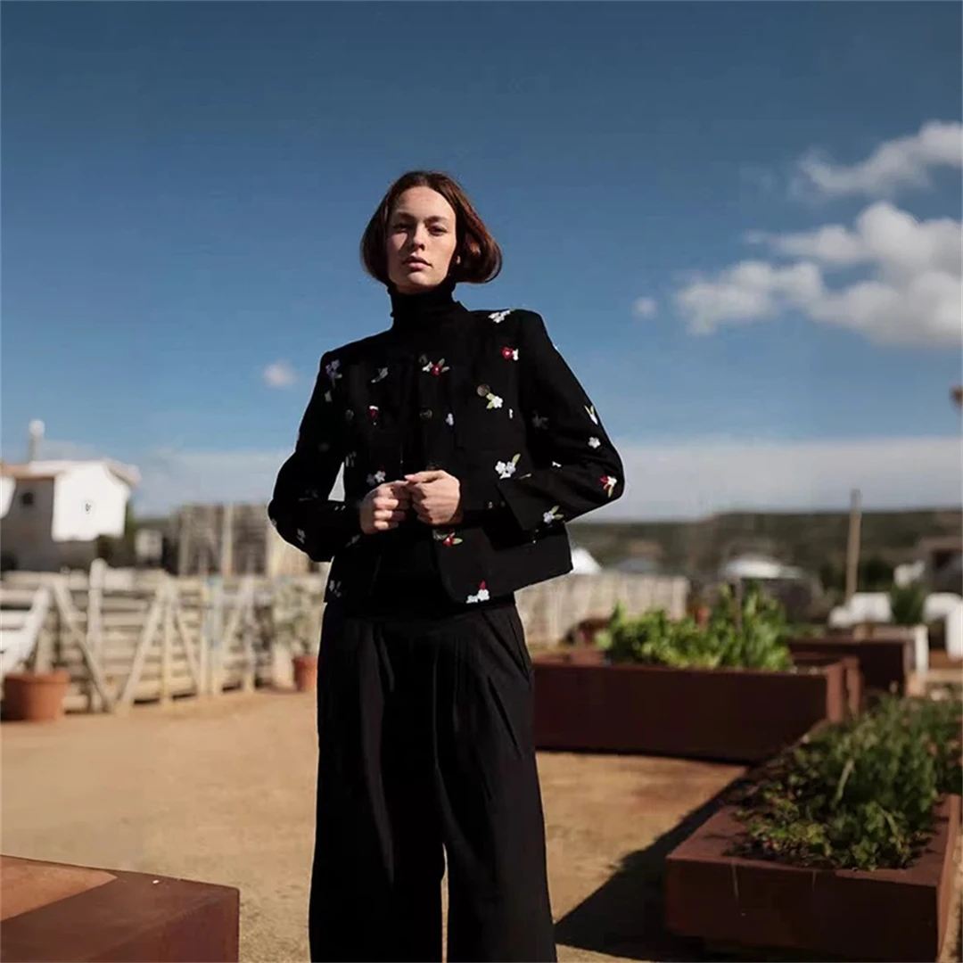 

Paris Luna Embroidered Jacket Floral Vintage Style Women's Short Outerwear Loose Fit Polyester Fiber round Neck Button Closure