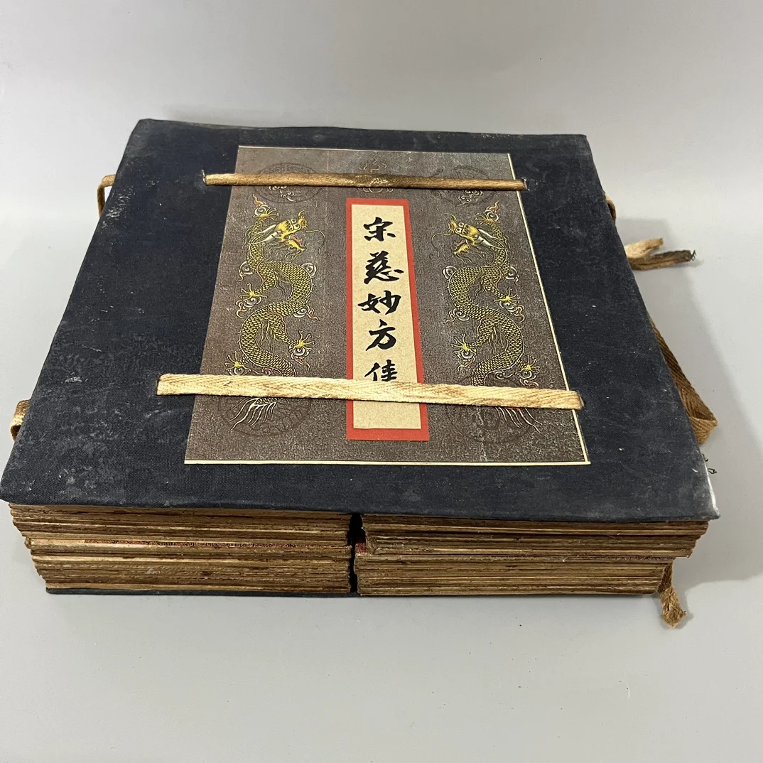 

Set of Four Handwritten Books Traditional Chinese Medicine Classics Collection by Famous Physician (Song Ci's Collection of Wond