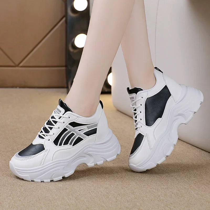 Brand Designer Women\'s Casual Shoes Thick Sole Anti Slip Lace Up Sports Shoes Student Running Shoes Women\'s Sneakers 2024