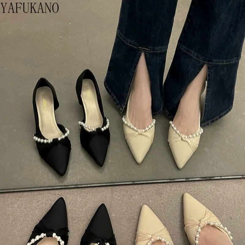 Tacco sottile delicato francese nero a punta scarpa singola scarpe da donna 2025 nuovo temperamento elegante decorazione di perle festa di ballo tacchi alti