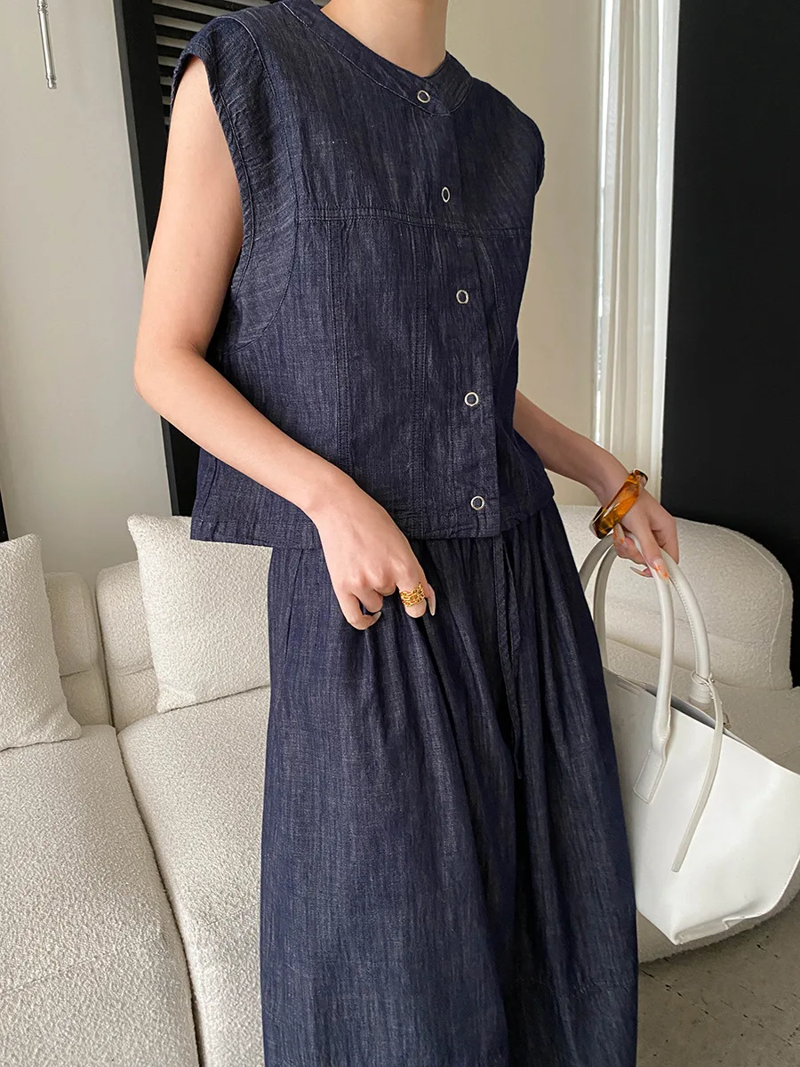 Frühlings- und Sommer-Damen-Set aus einfarbiger, retro-inspirierter, vielseitiger, ärmelloser Jeansweste mit Rundhalsausschnitt und Rock. – Detail 6