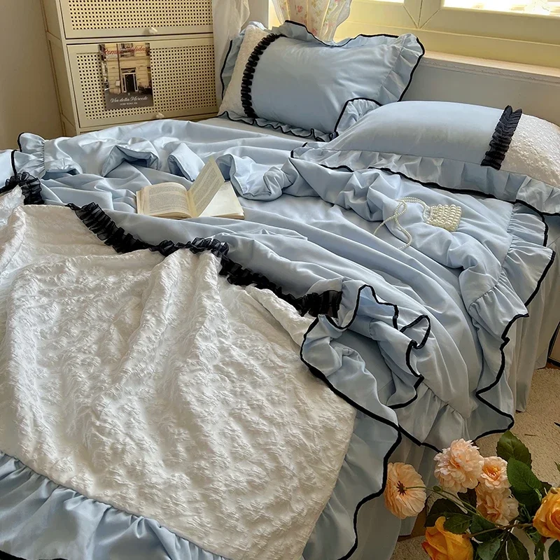 

Летнее одеяло 2025 — стираный хлопок High-GSM, 3D-цветные блоки и двойное лоскутное кружево (стиль юбки-кровати)