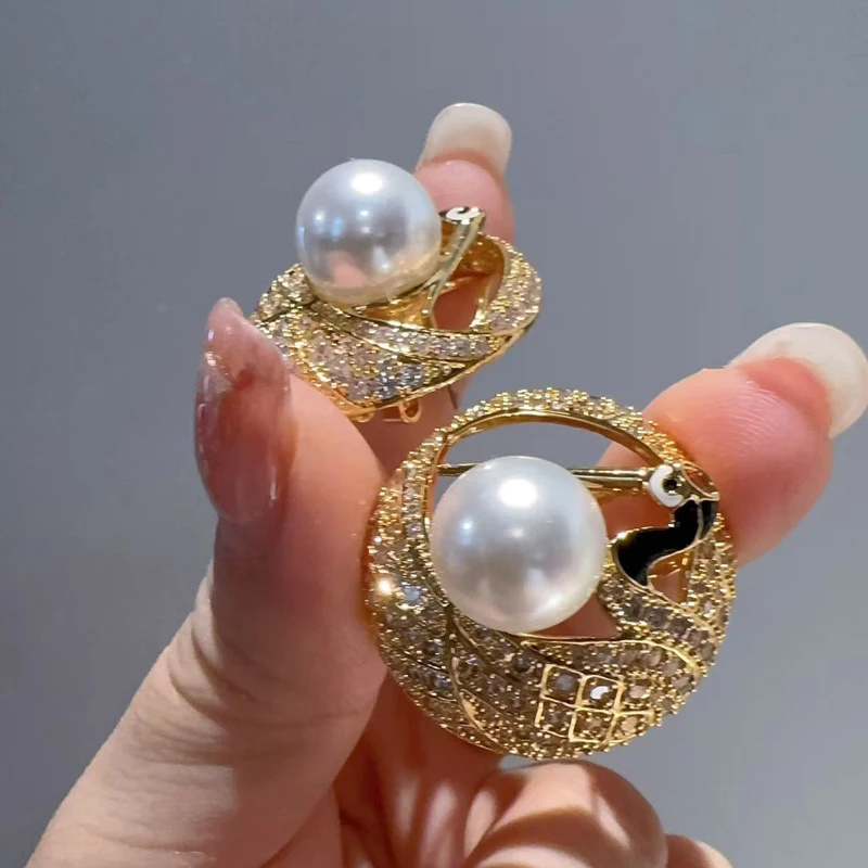 

Vintage Round Pearl Stud Earring Hollow Gold Color Crane For Women Accessories Luxury Quality Jewelry Designers Party Form Daily
