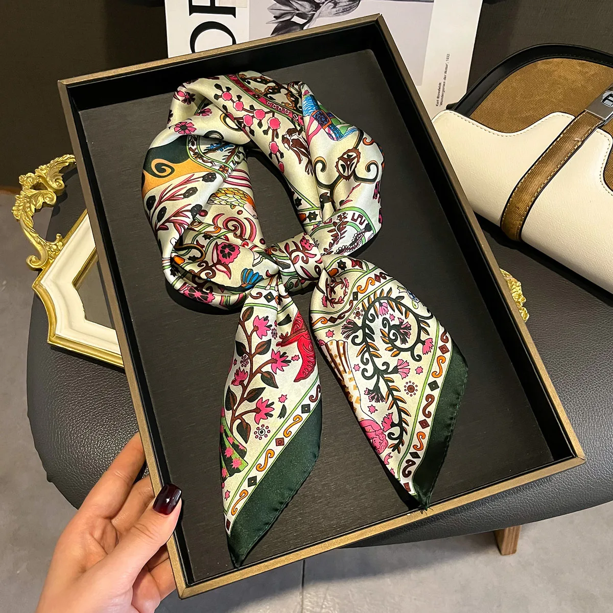 ผ้าโพกศีรษะผ้าซาตินนุ่มสำหรับสตรีผ้าผ้าพันคอสี่เหลี่ยมจัตุรัสผ้าไหม Sablon Bunga หรูหรา2024ผ้าคาดศีรษะฮิญาบสตรีผ้าพันศีรษะ