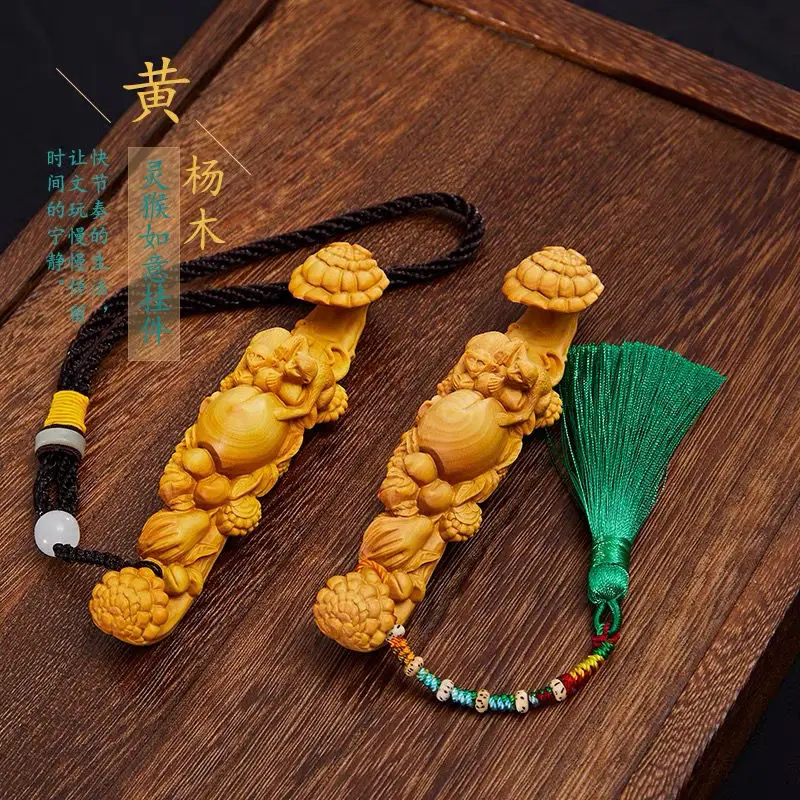 

Small leaf boxwood wood carving creative car pendant hand piece carving men's text play piece crafts Ganoderma lucidum Ruyi