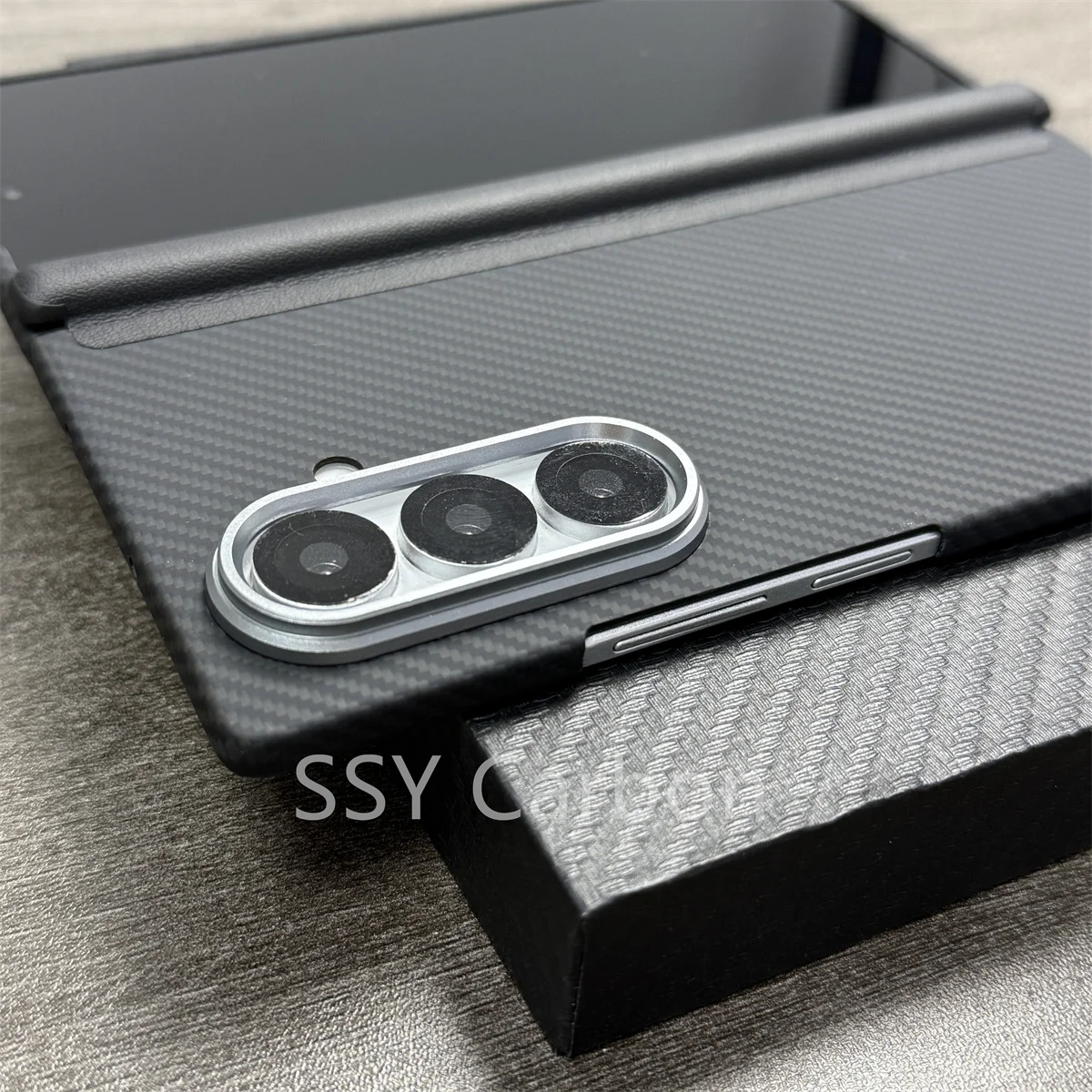 Thumbnail 2 - #81 Cheap Samsung Z Fold 7 Cases Worth Buying