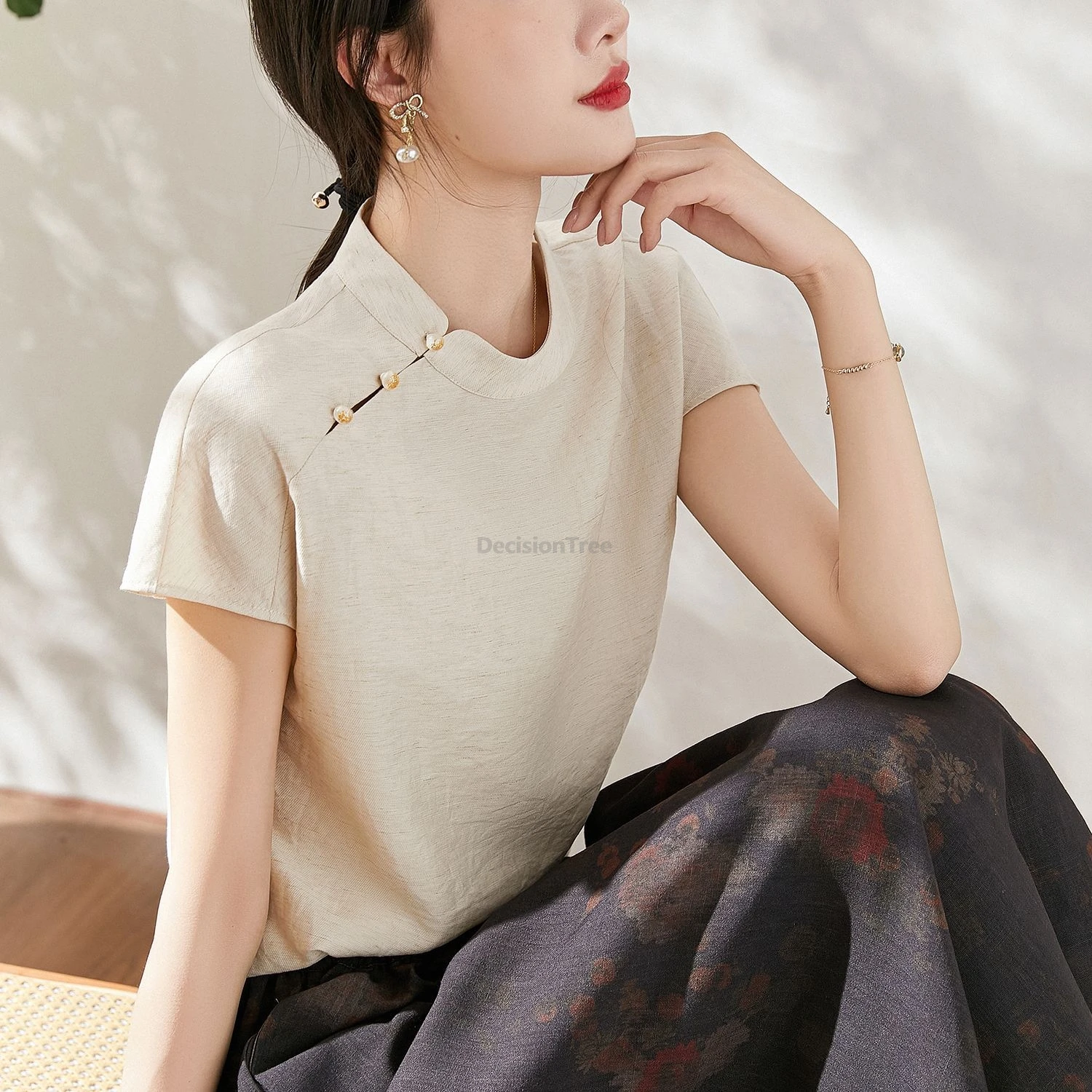 

2025 конопляный воротник-стойка в китайском стиле, костюм Тан, топ, простой дизайн, ретро темперамент, топ из хлопка и льна, повседневная универсальная блузка