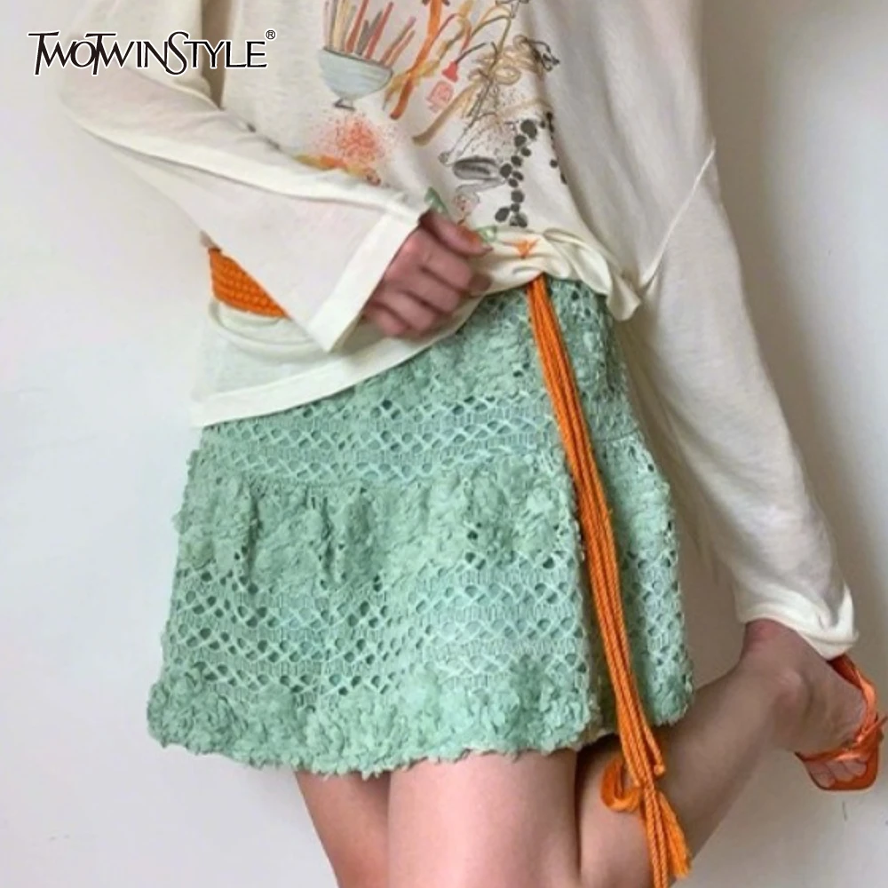 

TWOTWINSTYLE зеленая шикарная юбка с вырезами, женская милая утягивающая женская короткая юбка с высокой талией, летняя стильная модная новинка