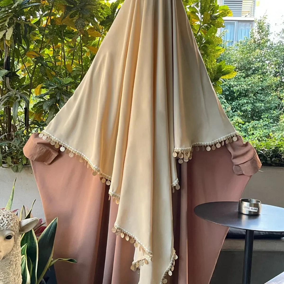 ผ้าคลุมศีรษะแบบฮิญาบสีพื้นแบบมุสลิม ตะวันออกกลาง ดูไบ ตุรกี สีพื้น ชั้นเดียว ประดับเลื่อมคู่ พู่ห้อย