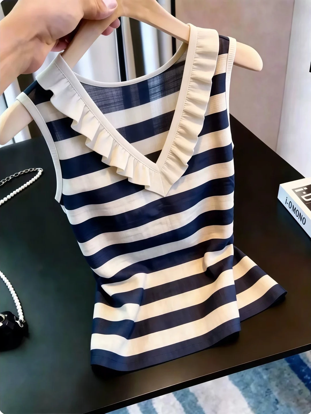 

Slimming Stripe V-Neck Sleeveless Women's Top Korean Style Straight Cut Summer Fashionable Overhead Silk Tank Vest