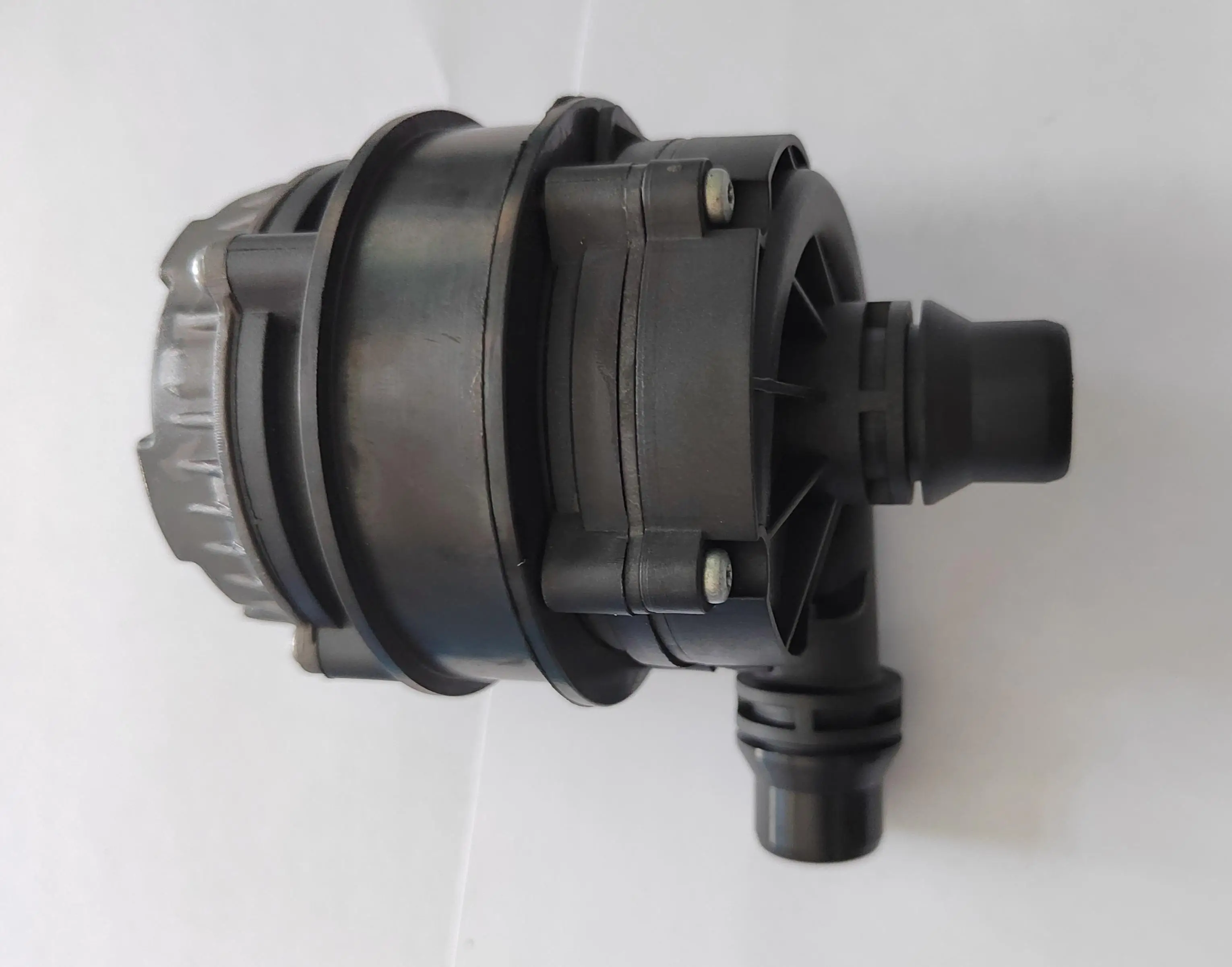 Brand new water pump OE: 11518637953