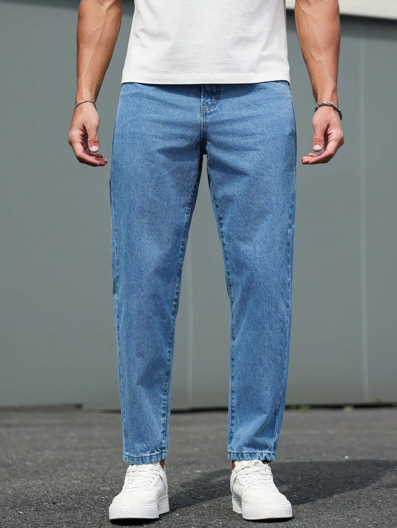 

Men's Light Blue Loose Straight Casual Jeans for Spring and Autumn
