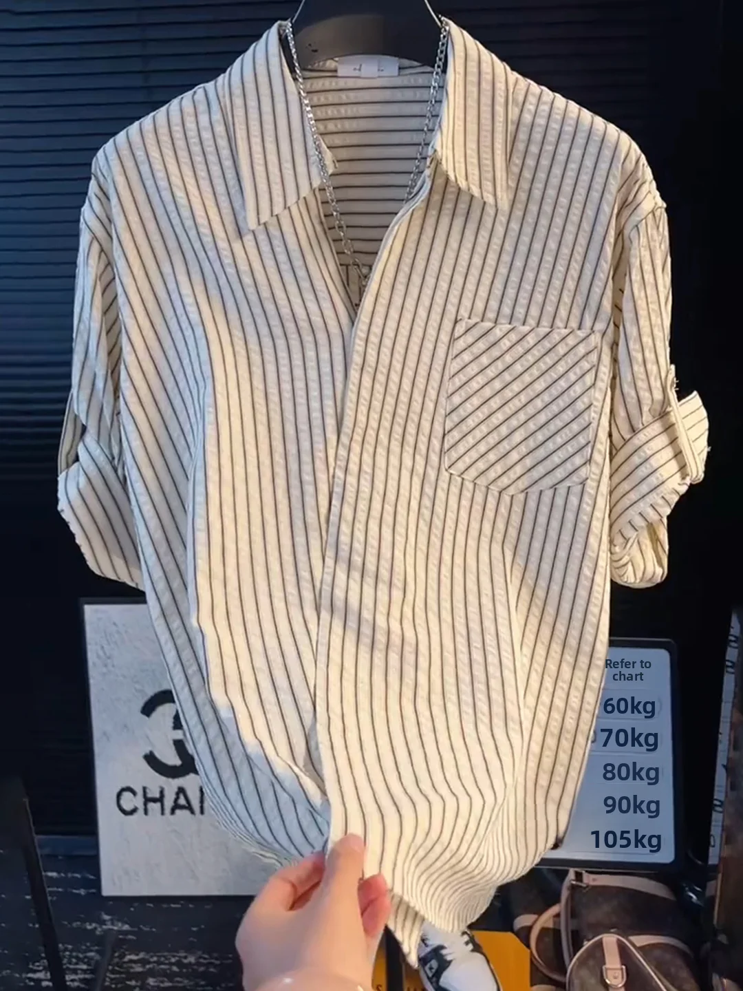 

Summer Casual Loose Men's ort Sve irt Stripe Design Turn-down Collar Youth Faion Thin Fabric No-iron Treaent