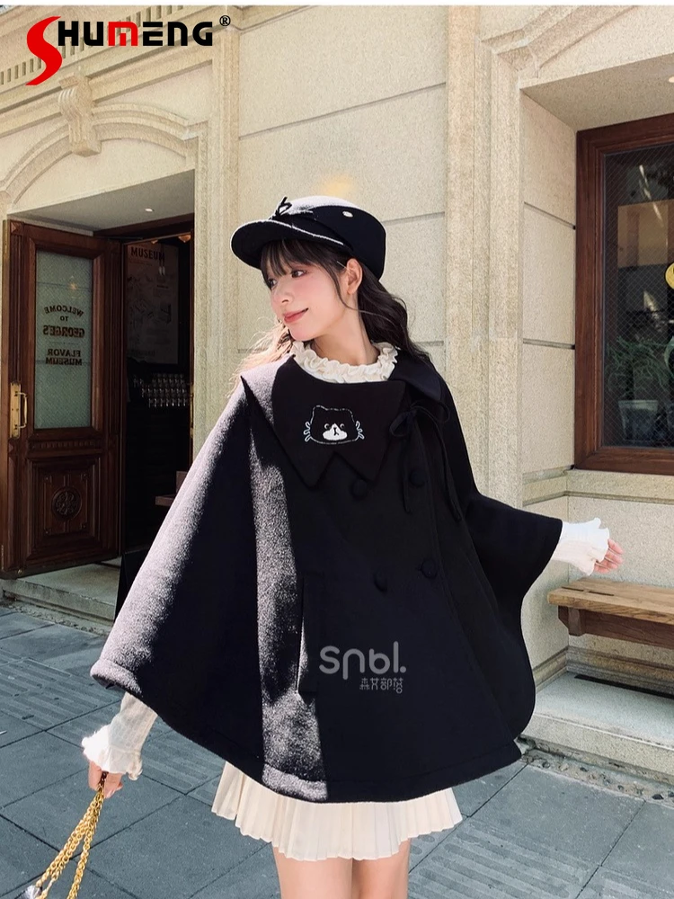 

Original Japanese Sweet Cute Cat Embroidery Doll Collar Cloaks Sleeveless Loose Versatile Woolen Capes Jackets Women Winter 2025