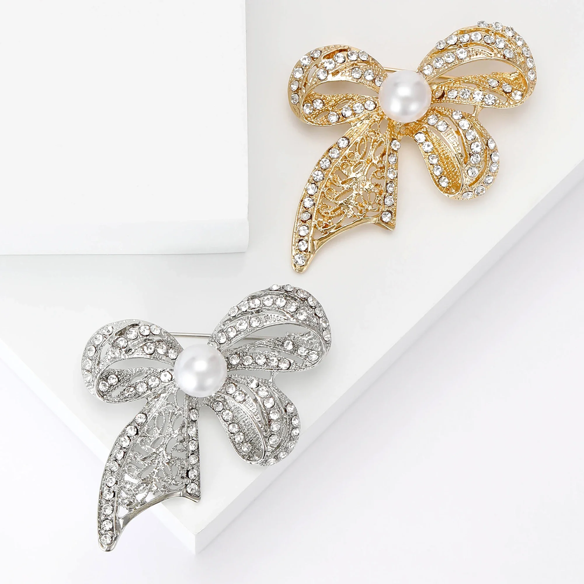 Luxury Pearl Bow Brooches for Women Unisex Clothing Pins 2-color Available Office Party Gifts Accessories