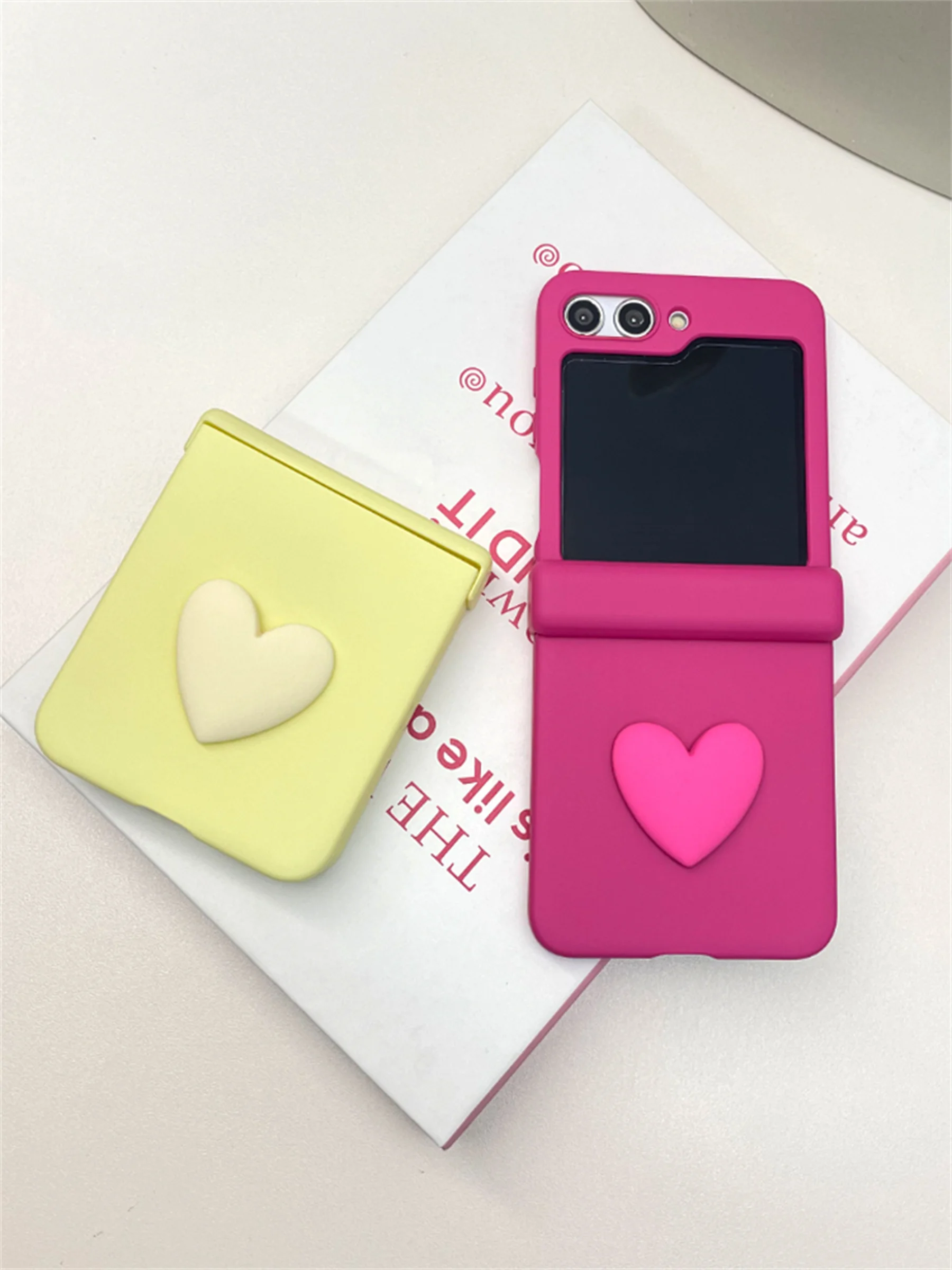 Luxury Candy Color 3D Love Heart Solid Color Case for Motorola Moto Razr 60 50 40 Ultra Razr Plus 2025 2024 2023 Portable Cover