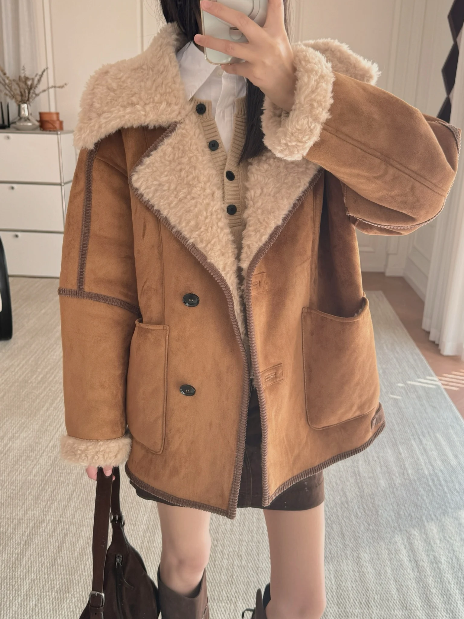 

Eco-Friendly Prince Wen Lamb Fur Jaet Inteated Leather And Fur Trimmed Velvet Coat Women's Loose Fit Long Sve round Ne