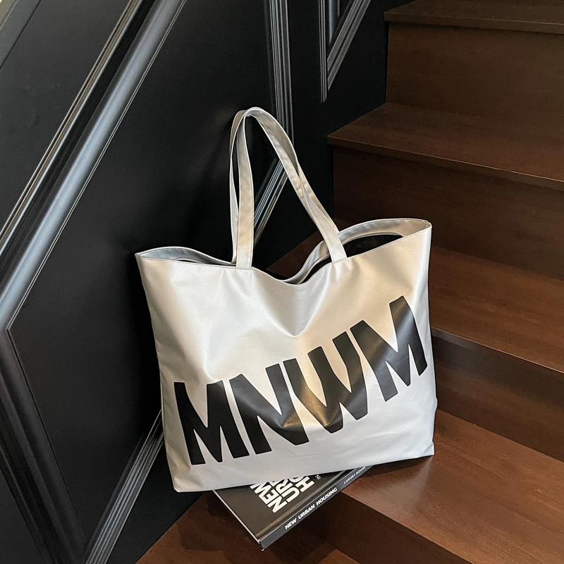 

Стильный дизайн с буквами, популярные модные сумки на плечо большой вместимости, однотонные повседневные универсальные индивидуальные сумки-тоут для женщин, новинка 2023 года