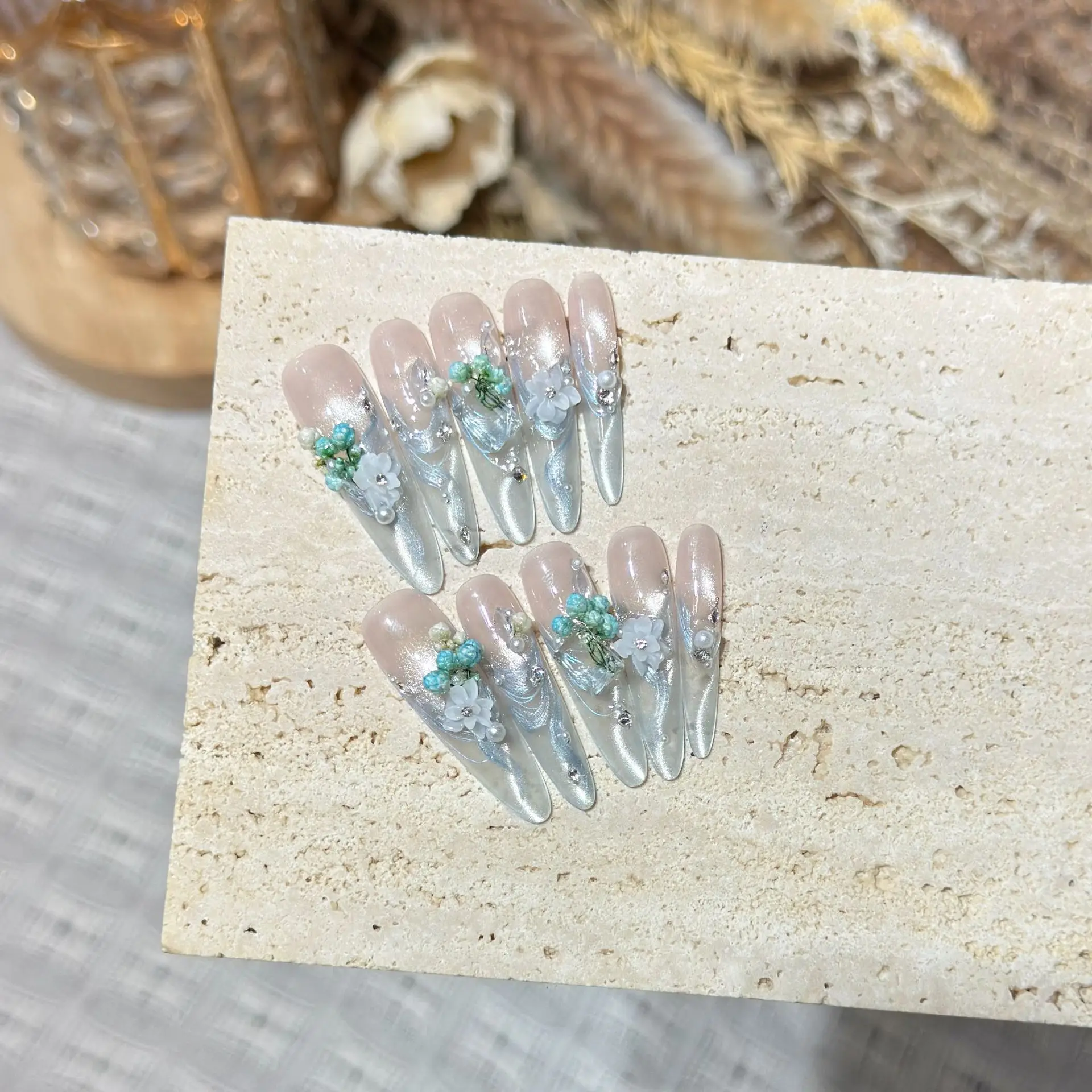 10 Stück 3D Blumen Künstliche Nägel Blaue Gypsophila DIY Katzenaugen Aufklebenägel mit Perlen Zirkon Blumenkugel Maniküre-Kunst