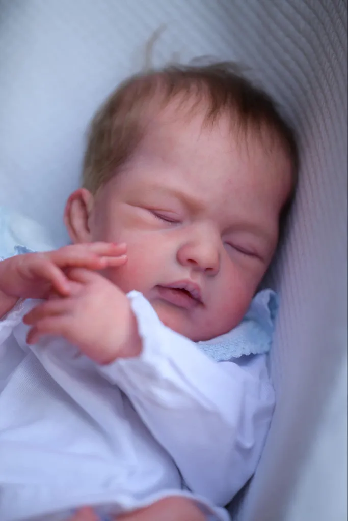 NPK 18'' unvollendete unbemalte leere wiedergeborene DIY-Teile Sila-Puppenbausatz frische Farbe mit Stoffkörper