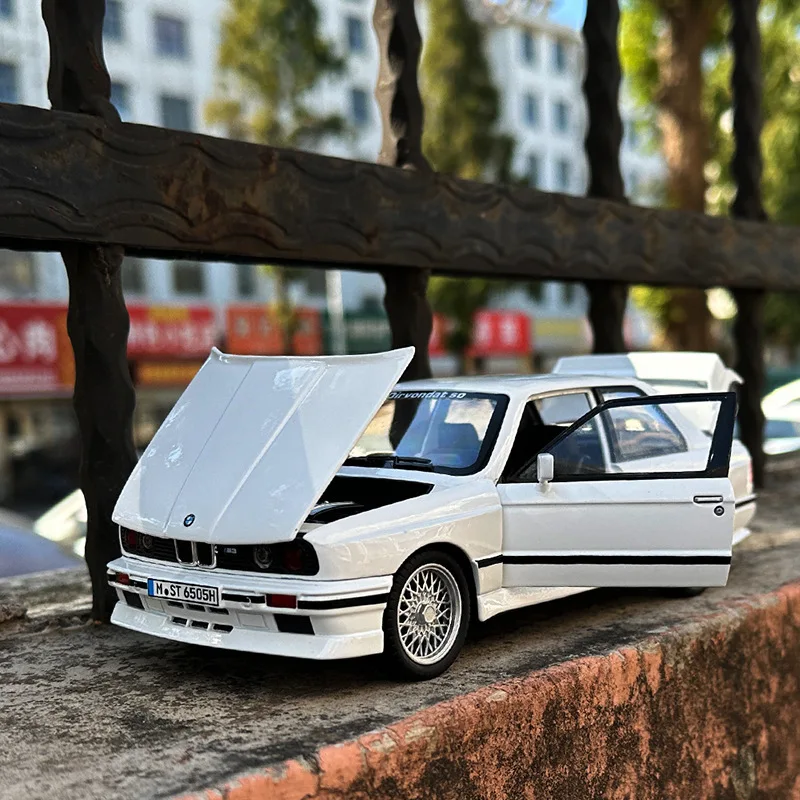 Chezhi 1/24 Bmw M3 Alloy Car Model Diecast Simulation Vehicle Pull Back Sound Light Retro Sports Car Collection Display Gift