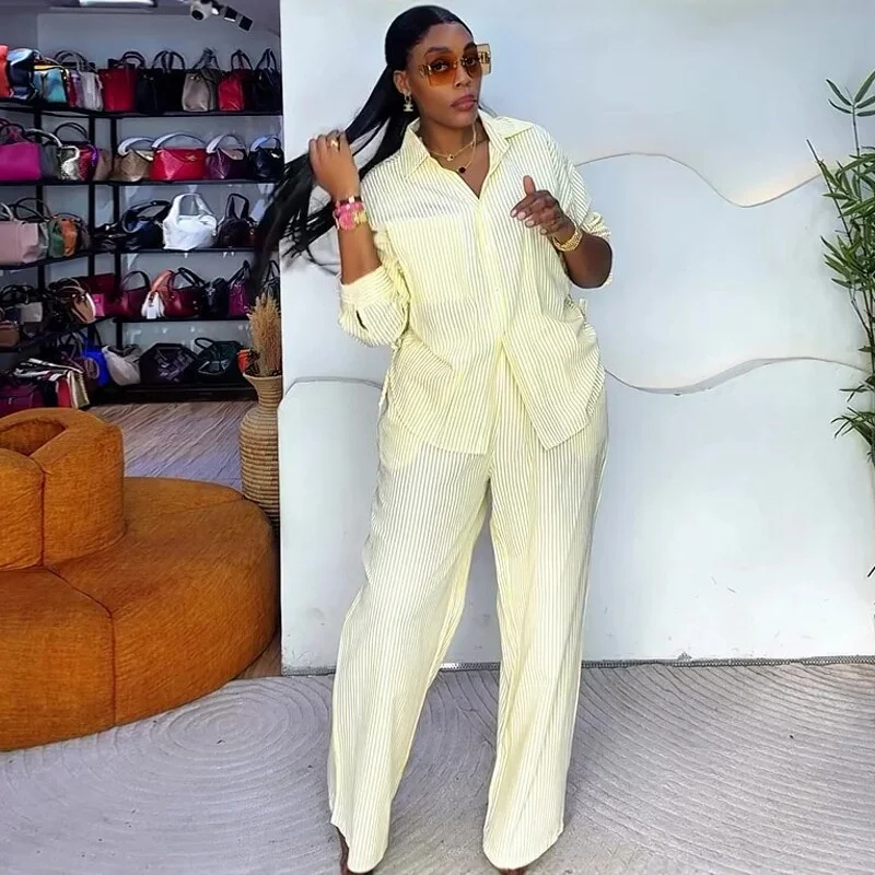 Nuevo Diseño de Moda Africana para Mujer, Conjunto de Dos Piezas, Camisa Larga Holgada de Manga Larga con Cordones Laterales y Pantalones a Rayas Amarillas