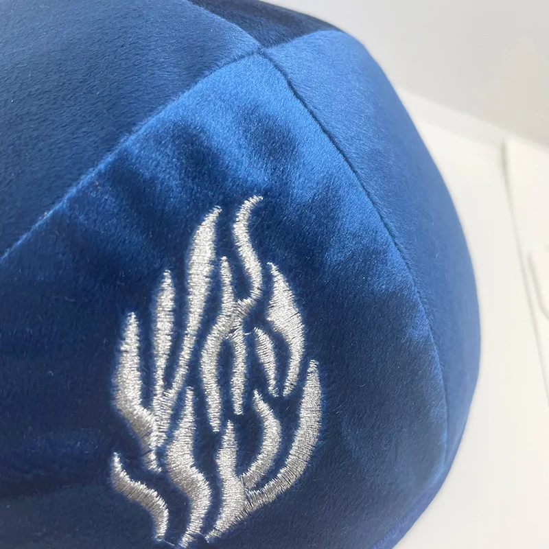18 cm große Samt-Kippah mit Feuer-Stickerei für Herren, Yamaka-Hut, Kippot, Königsblau, Grau – Detail 6