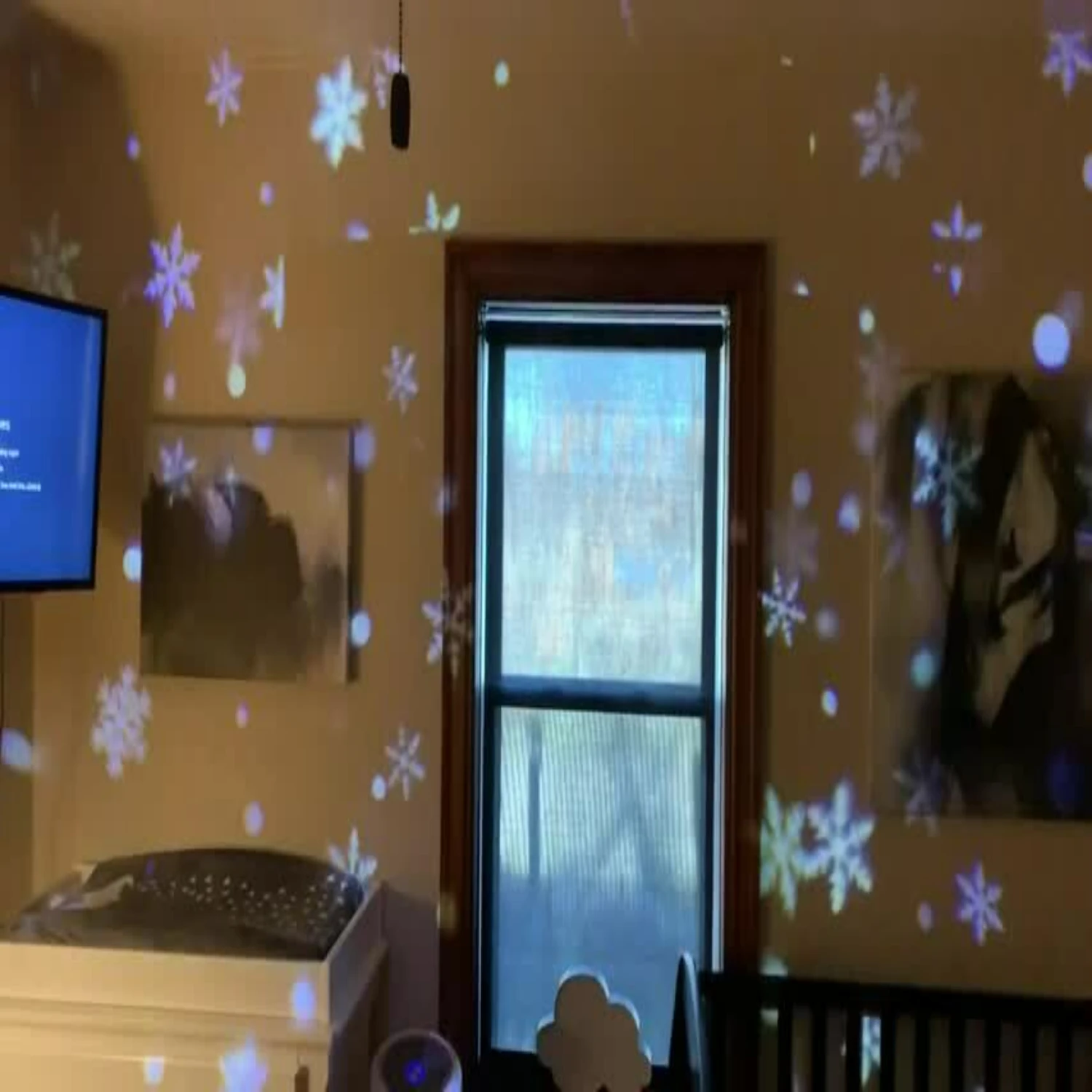 of the holiday season with this mesmerizing snowflake projector. Create a magical atmosphere with its dazzling display of enchan