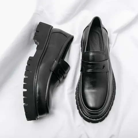 Neue Plateauschuhe, Müßiggänger-Schuhe für Herren, Hochzeitsschuhe mit dicken Sohlen, schwarze formelle Business-Schuhe, Slip-on-Leder, erhöhen Freizeitschuhe