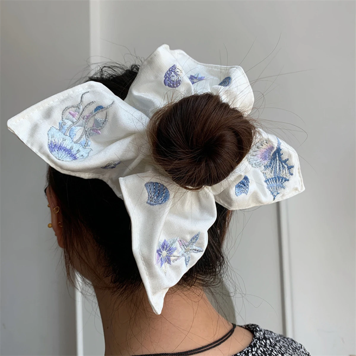 Luxuriöse chinesische High-End-Haargummis mit Stickerei aus der Ozean-Serie für Damen – Exquisite bedruckte Haarbänder im Darm-Design – Detail 1