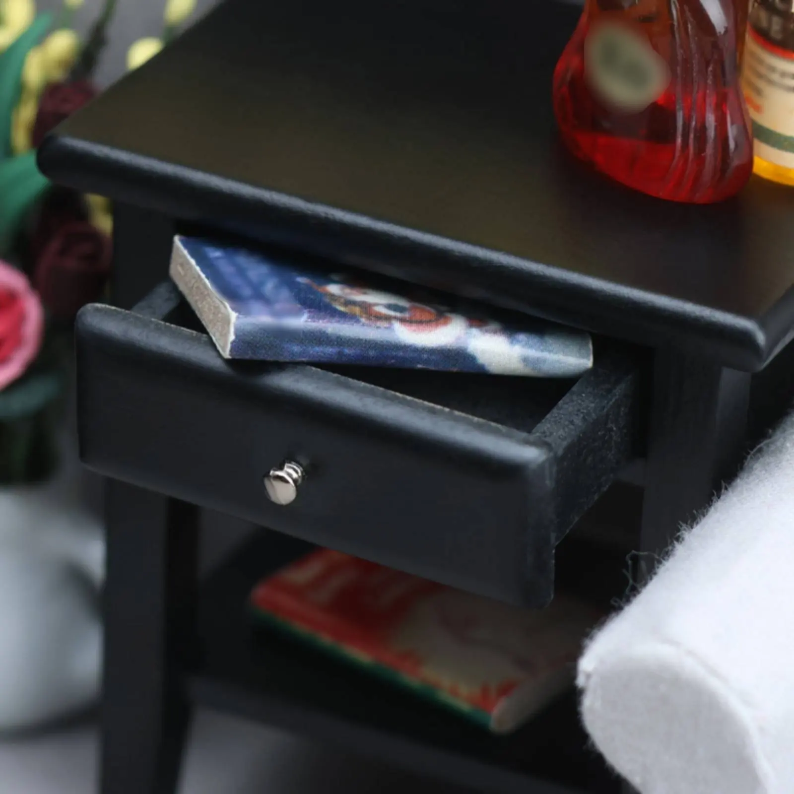 Dollhouse Nightstand Modern Design 1:12 Scale Bedside Table Wooden Dollhouse Nightstand Functional Drawer for Hobbyists