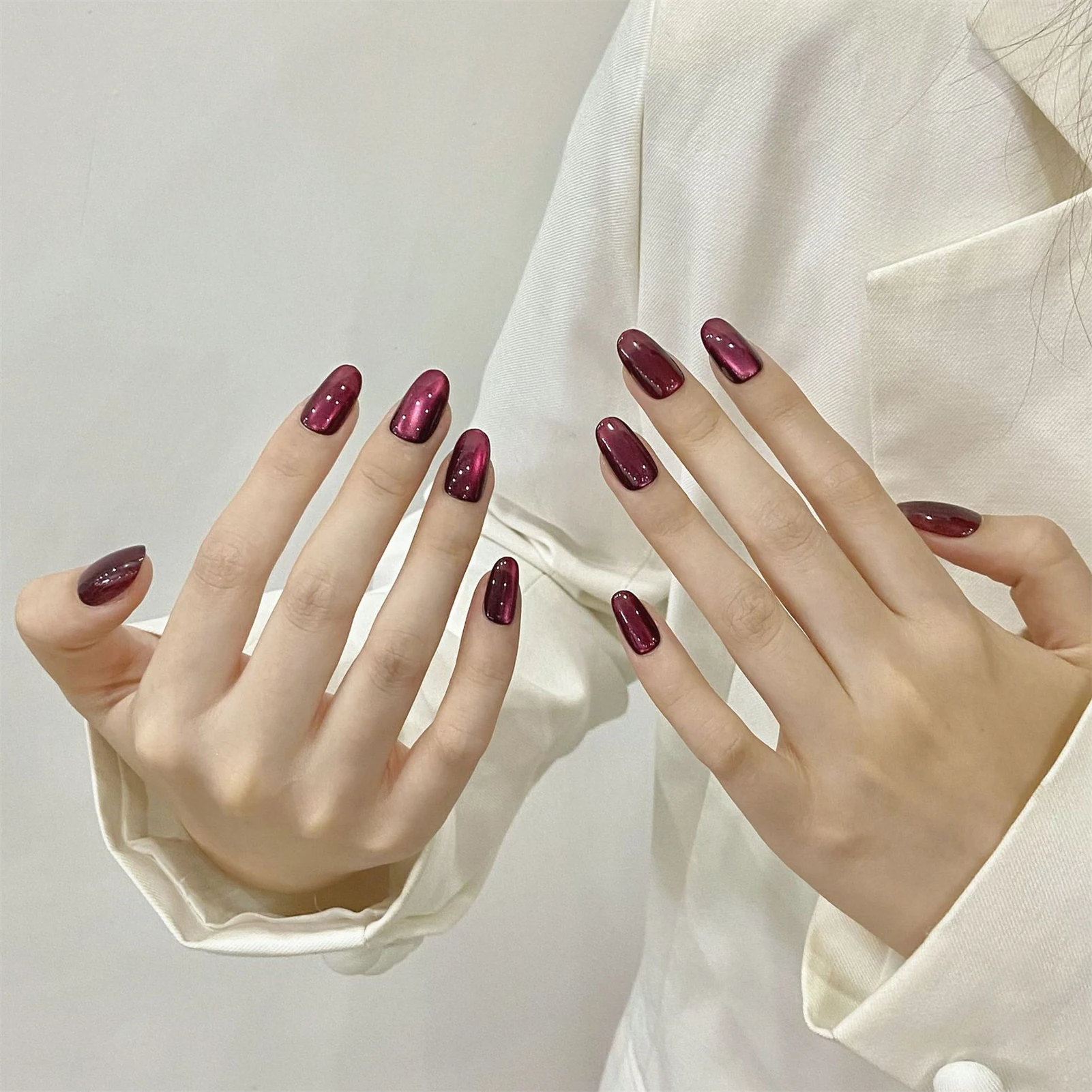 ピタヤキャットアイフェイクネイルフルカバーネイルチップハンドメイドグリッターショートオーバルプレスオンネイル女性用ウェアラブルデタッチャブルマニキュアセット