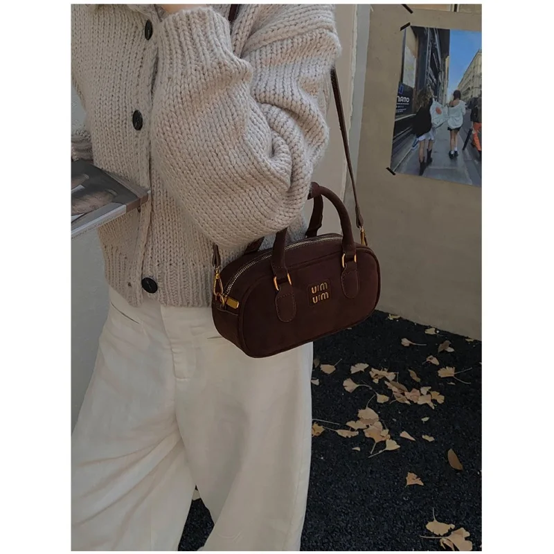 Modieuze dames messengertas gemaakt van premium leer, prachtig Parijs, casual vintage, nette look ​