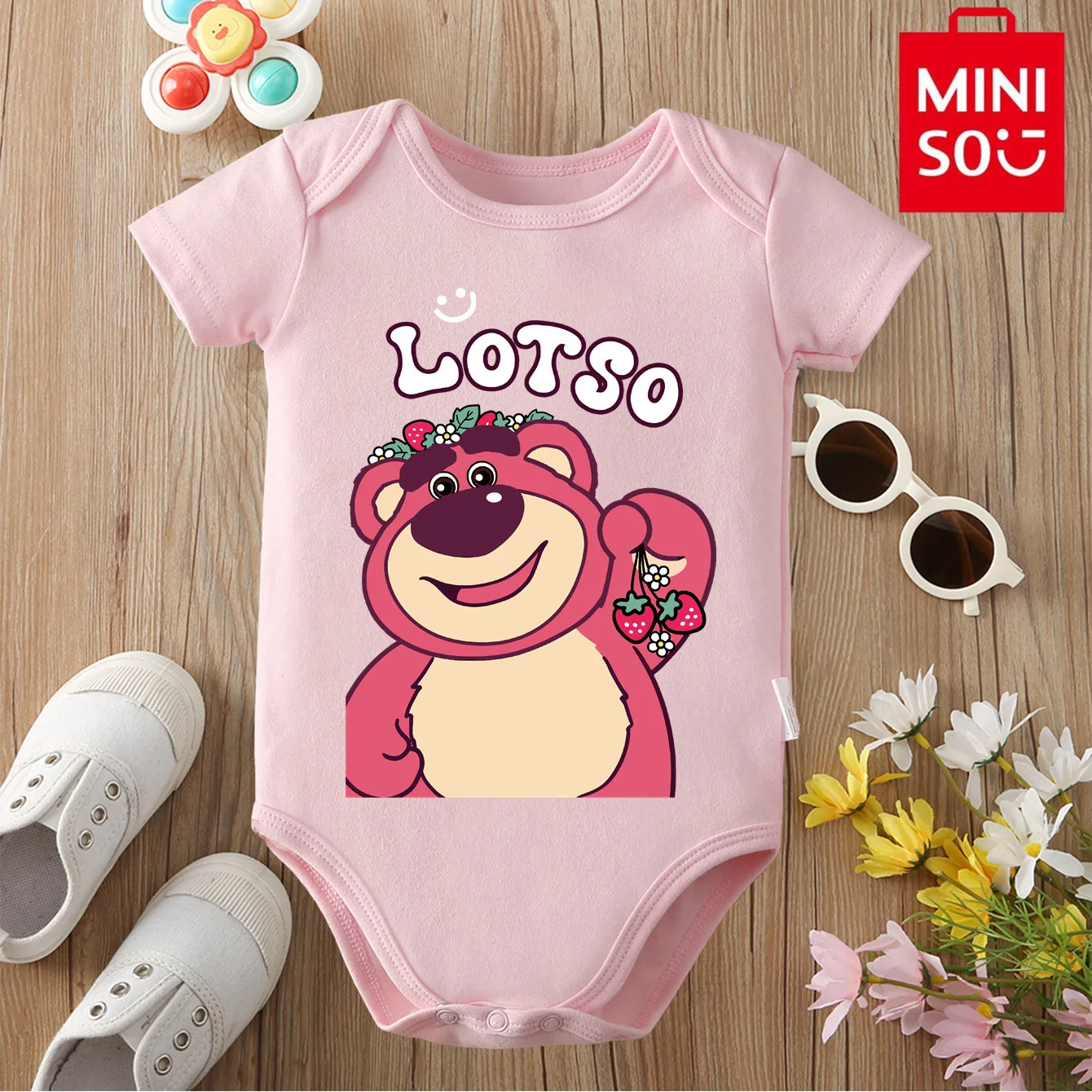 

MINISO StrawberryLotso Print 100% Cotton Bodysuit Soft Baby Cloths Best Gift for Baby Onesie Jumpsuit for 0 To 12 Months Newborn