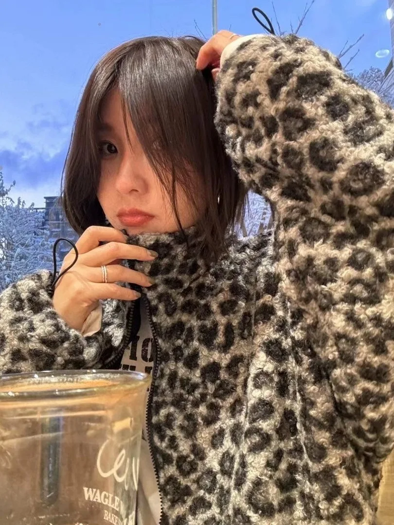 

Новая зимняя мода с леопардовым принтом, бархатная флисовая теплая женская хлопковая куртка с воротником-стойкой и длинным рукавом, свободная посадка