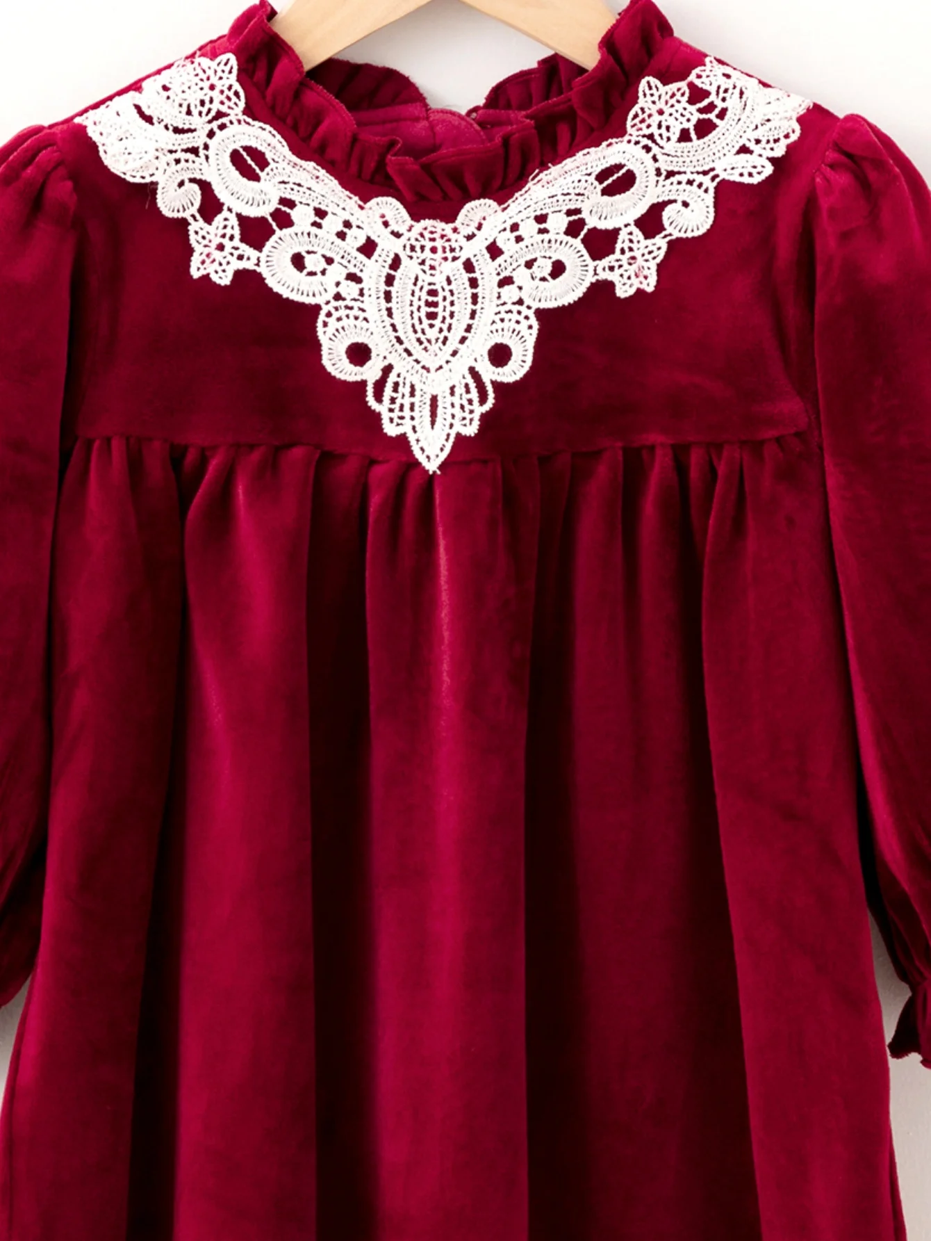 Chinese style children girls fall winter play lace lace collar velvet sweet cute foreign air horn long sleeve wine red dress
