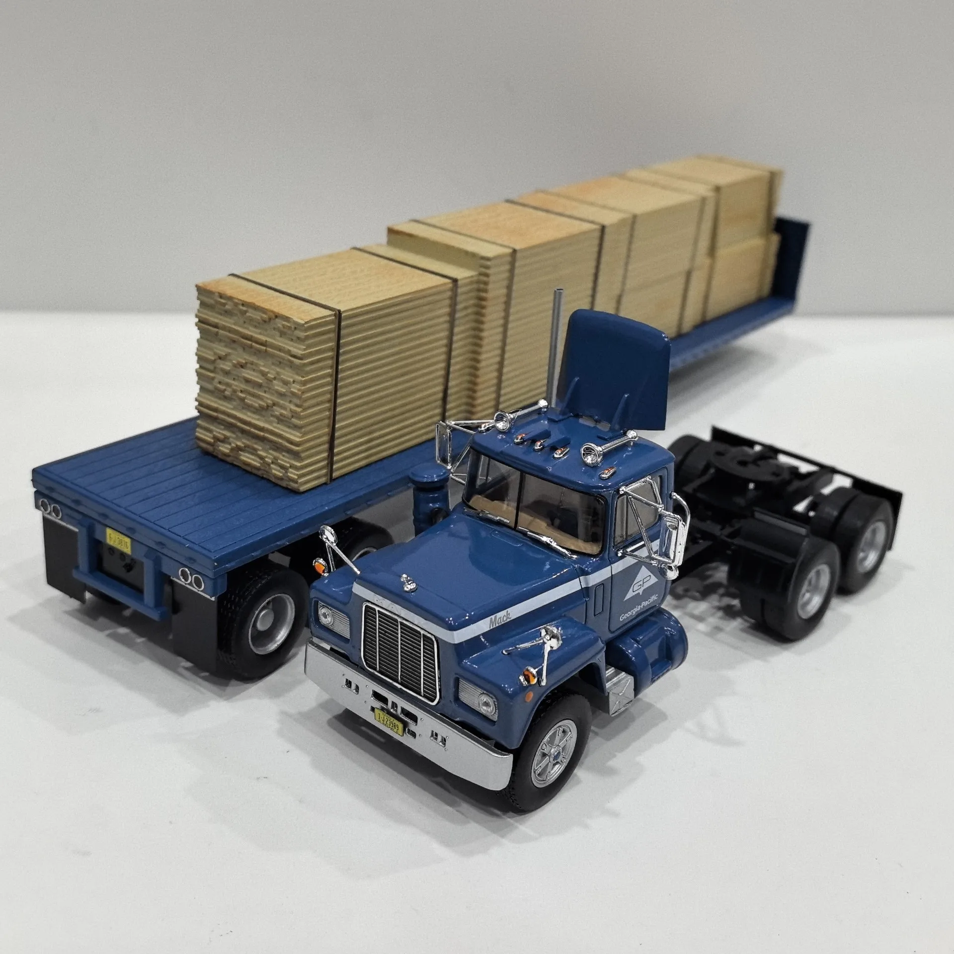 다이캐스트 IXO 1/43 스케일 맥 R 마크 트랙터 트럭 모델 헤드 합금 트레일러 목재 플라스틱 자동차 모델 수집용 장난감 선물 기념품