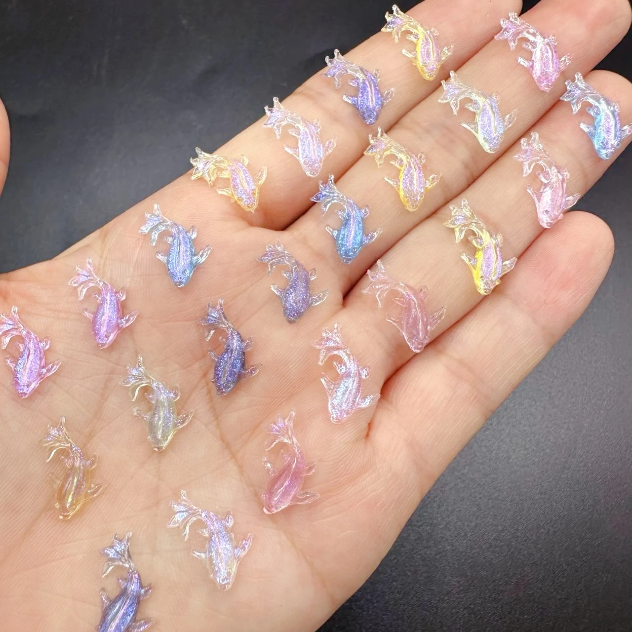 100 stücke Ozean Serie Harz Nail Art Charms Bulk 3d glänzende Goldfisch Muschel Sommer Nagel Teile Kawaii Nagel Dekoration Zubehör DIY