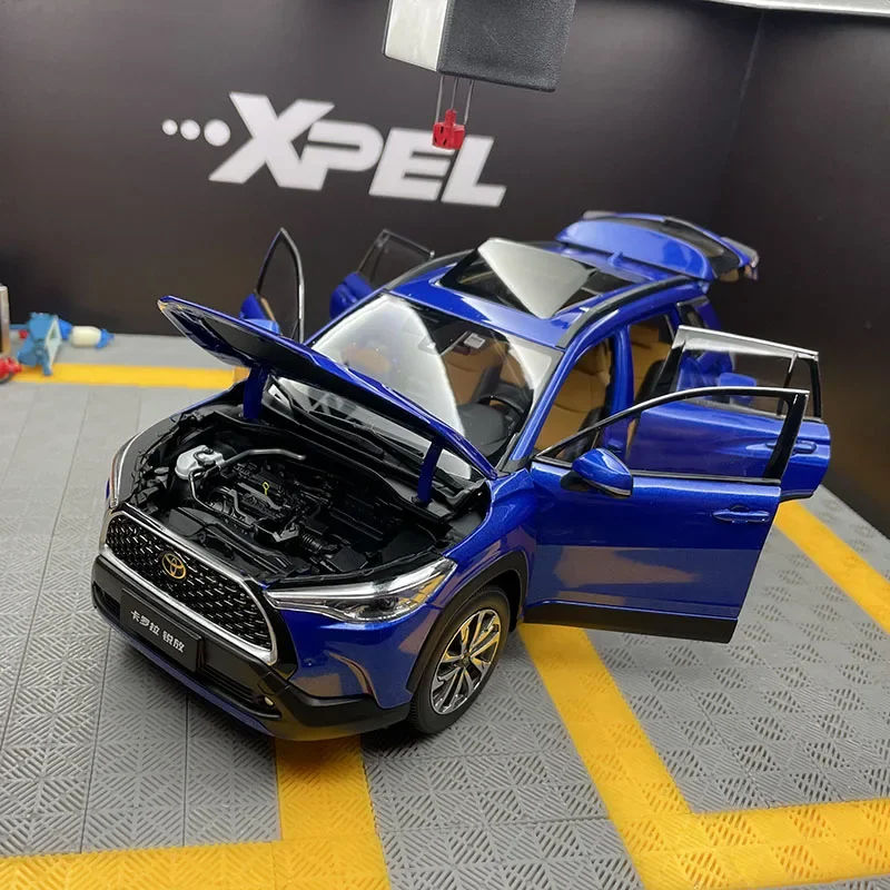1/18 مقياس تويوتا كورولا كروس SUV يموت الصب سبيكة سيارة نموذج المركبات محاكاة جمع الحلي الهدايا التذكارية ألعاب للأولاد هدية