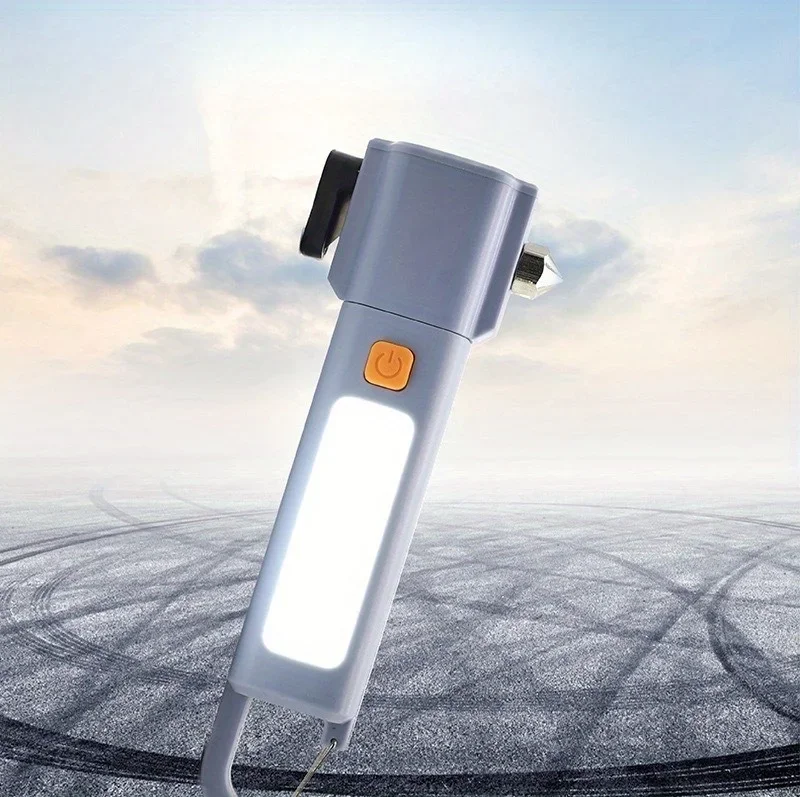 

Многофункциональный фонарь для кемпинга 3-в-1 с регулируемым фокусом: оснащен стеклобоем, магнитным безопасным молотком и боковым светом.