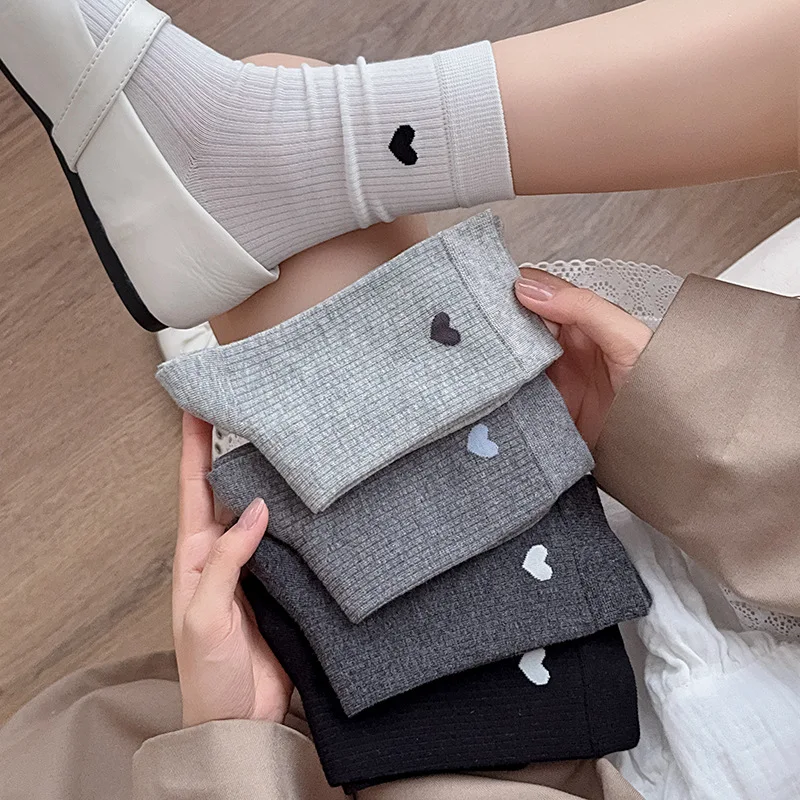 

Корейские женские носки с вышивкой в виде сердца, японские кавайные милые средние носки-трубы, японские однотонные черные, белые, серые длинные носки JK