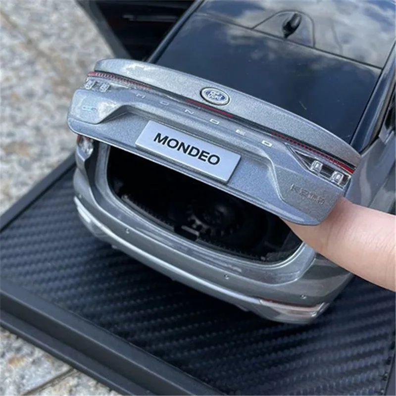 1:18 Ford Mondeo 2022 Alloy Car Model Diecasts Metal Vehicles Car Model High Simulation Collection Childrens Toy Gift Decoration