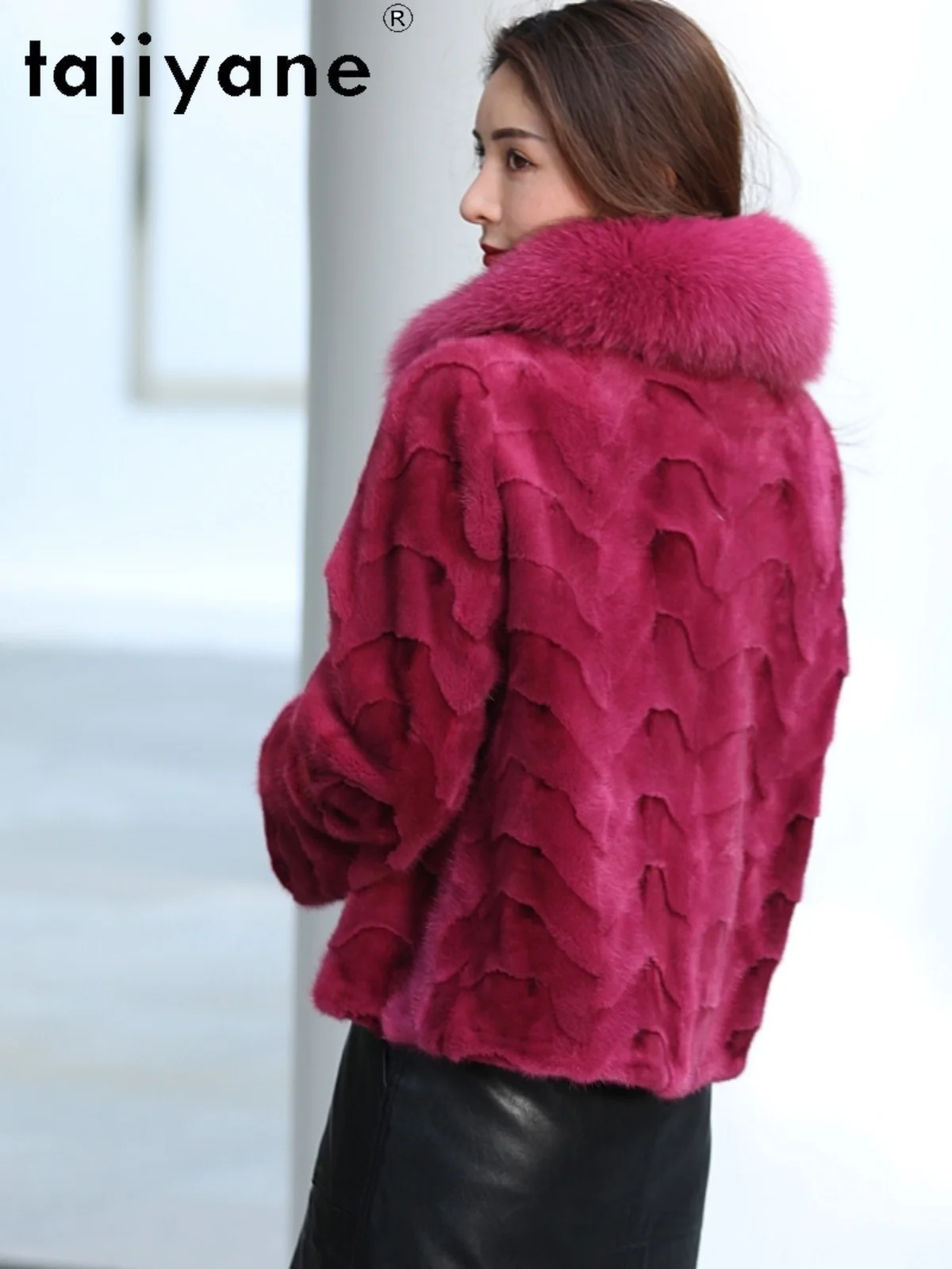 سترة من فرو المنك الطبيعي من TAJIYANE معطف نسائي قصير من فرو المنك الحقيقي مع ياقة من فرو الثعلب ملابس شتوية للنساء 2025 قطعة من فرو المنك