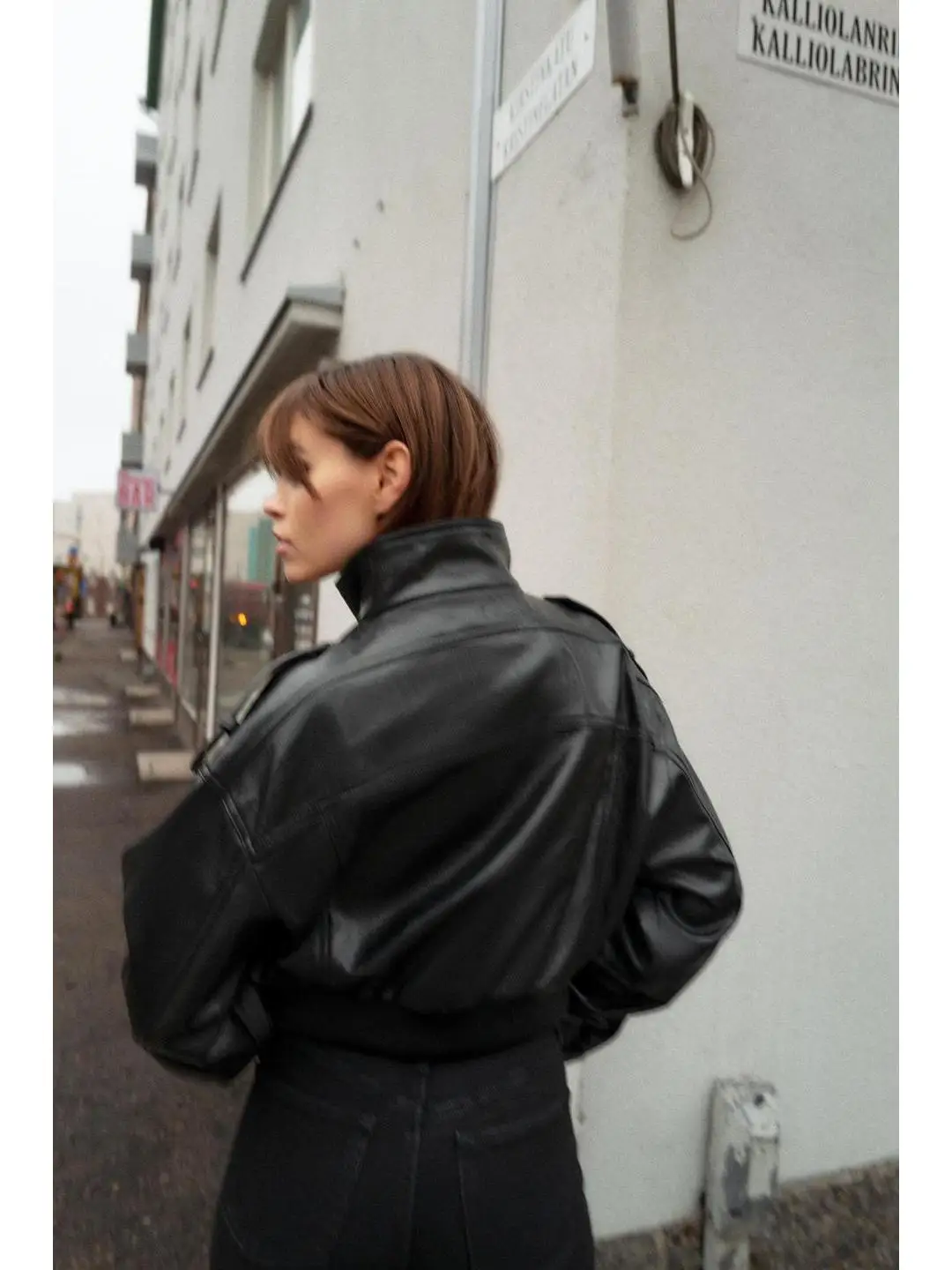 Winter Long Sve Stand Collar Fake Leather Jaet with Cuff Decorative Straps Women's Faion Outerwear ort Length