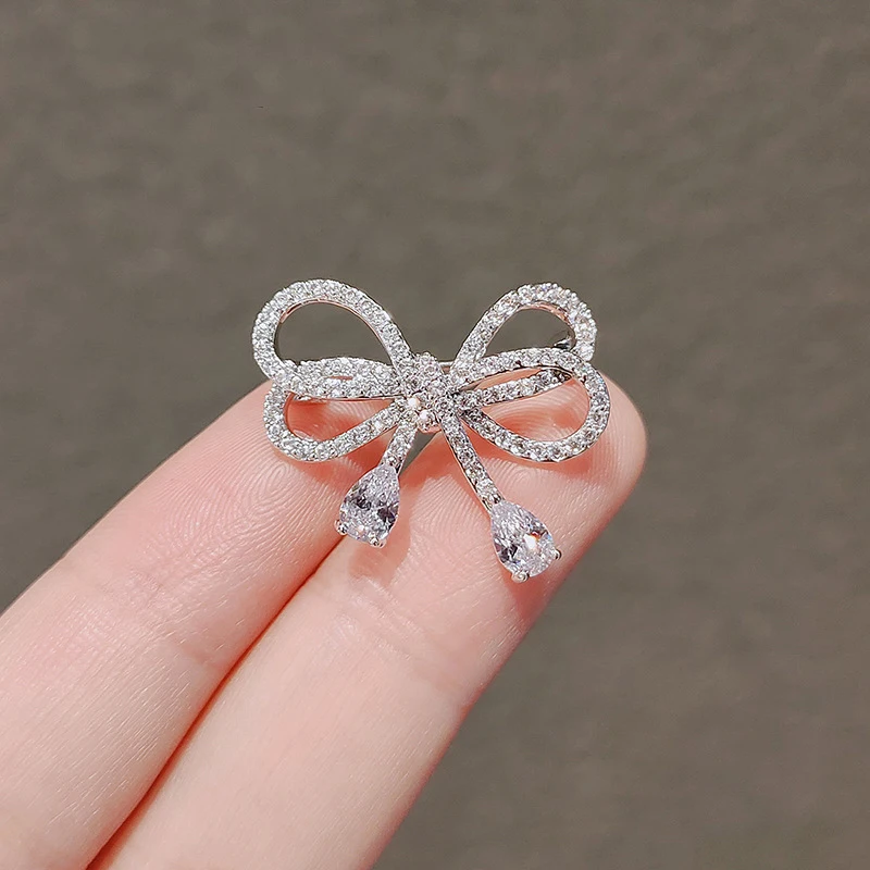 1Pc Elegant Bowknot Rhinestone Brooch Buckle Pin Women Girls Cardigan Clip Clothing Party Daily Wear Fashion Jewelry Accessory