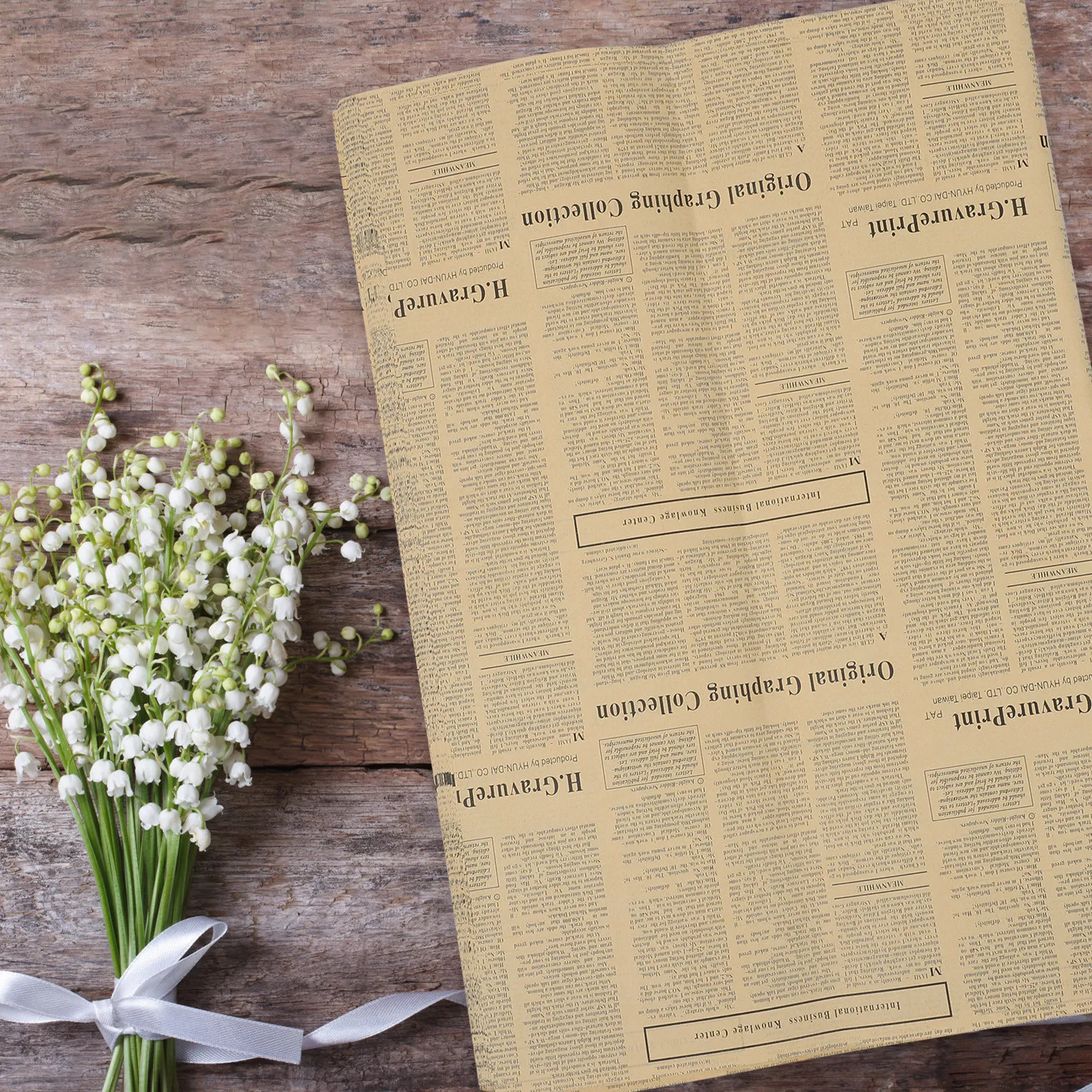 40枚入り、レトロな英語新聞柄の花柄包装紙。誕生日、結婚式、お祝いのパーティー、花束のラッピングに。