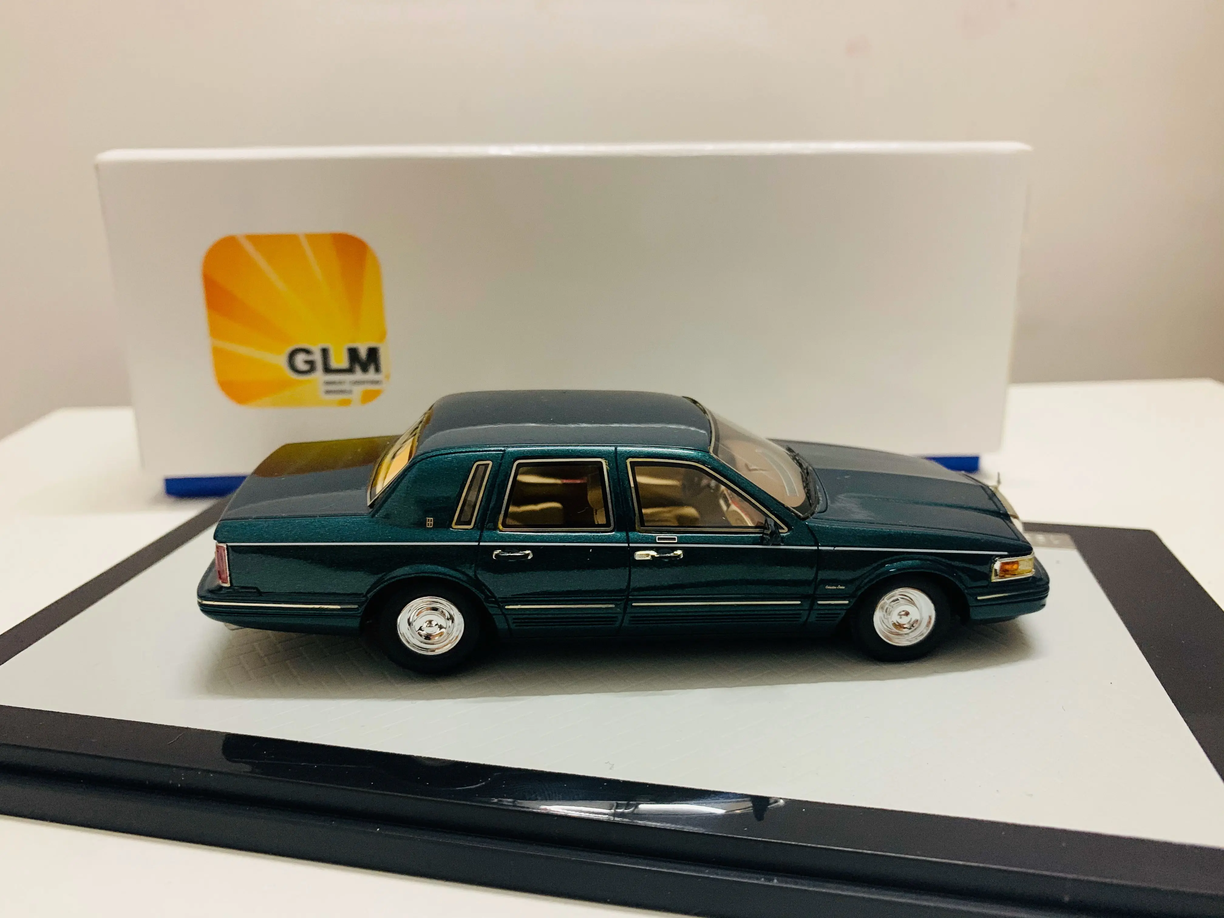 GLM Great Lighting Models Town 1997 Green Metallic 1/43 Scale Resin Model Limited Car New in Box