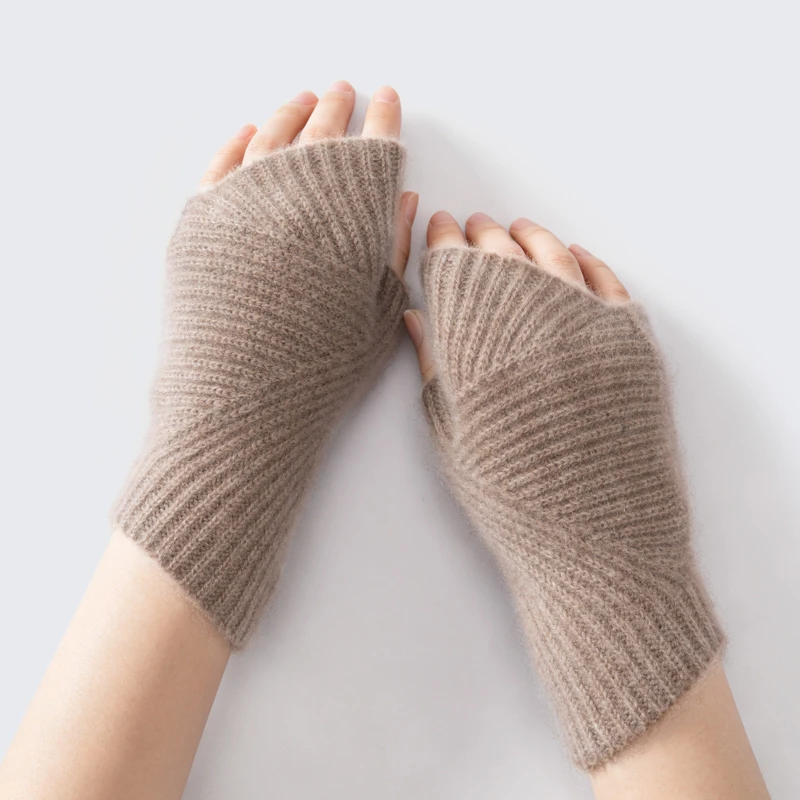 guanti-da-donna-caldi-in-100-cashmere-modello-irregolare-a-mezzo-dito-ideali-per-l'autunno-e-l'inverno-perfetti-per-attivita-sportive-all'aperto-realizzati-in-maglia-un-accessorio-di-moda