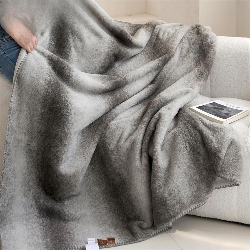 Light luxury high-end flannel blanket, sofa blanket casual single nap