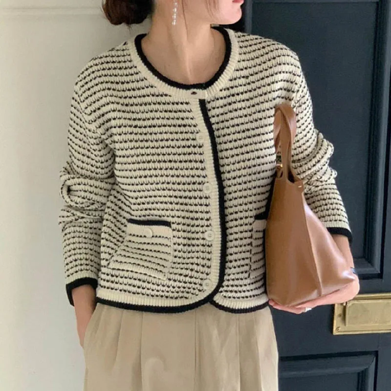 Cárdigan de punto a rayas de Color contrastante para mujer, suéter Retro elegante con temperamento francés y cuello redondo, abrigo cálido elegante de otoño